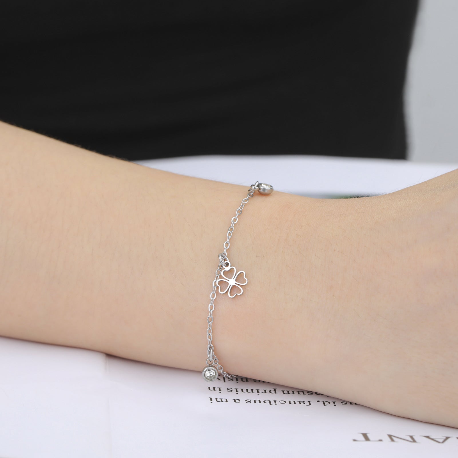 Fashionable And Minimalist Womens Multi-hollow Heart Bracelet